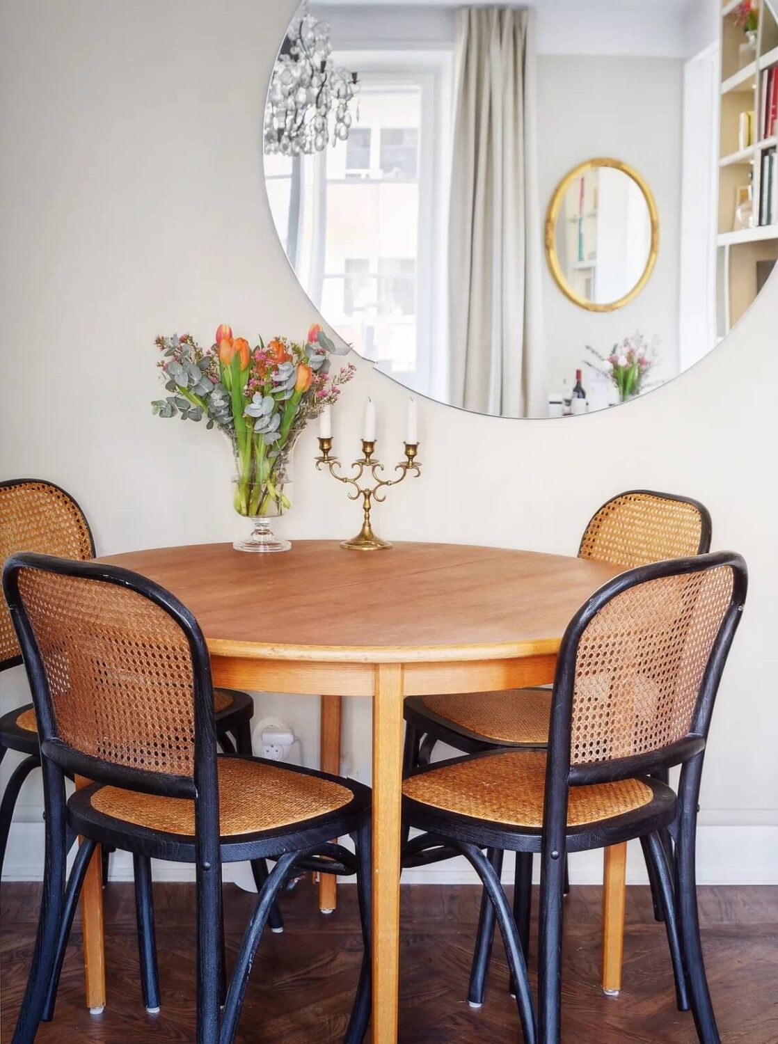 A Swedish Studio Apartment Decorated in a Classic Style 6 CBILD5GGGG1FI26HGMS36 A Swedish Studio Apartment Decorated in a Classic Style