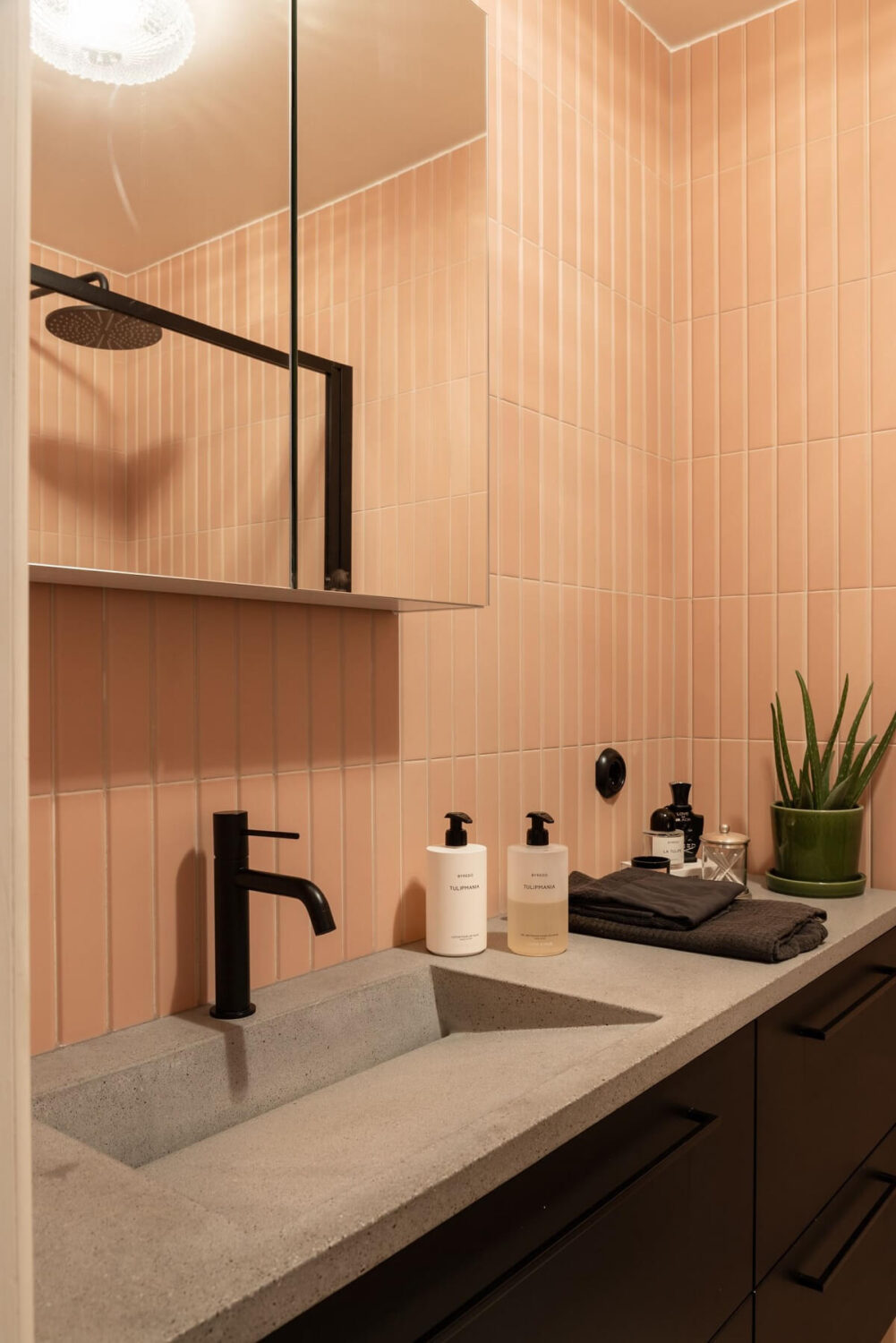 83 Small Bathroom Ideas & How To Make It Look Bigger 37 bathroom with pink tiles and black fittings