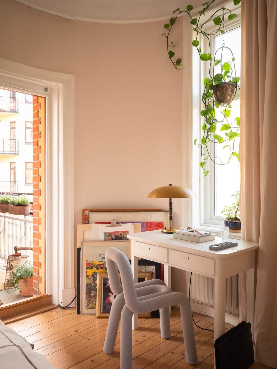 A Scandinavian Apartment with a Warm Living Room and Rounded Walls 19 bedroom home office with pastel blue chair