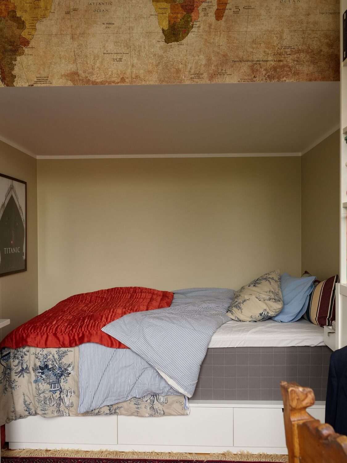 Floor-to-Ceiling Bookcases in a 1950s Swedish Home 15 bedroom niche
