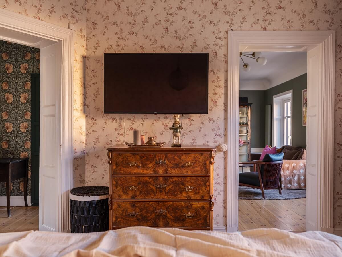 A Classic Swedish Apartment Decorated in Green and Pink Tones 23 bedroom with antique dresser