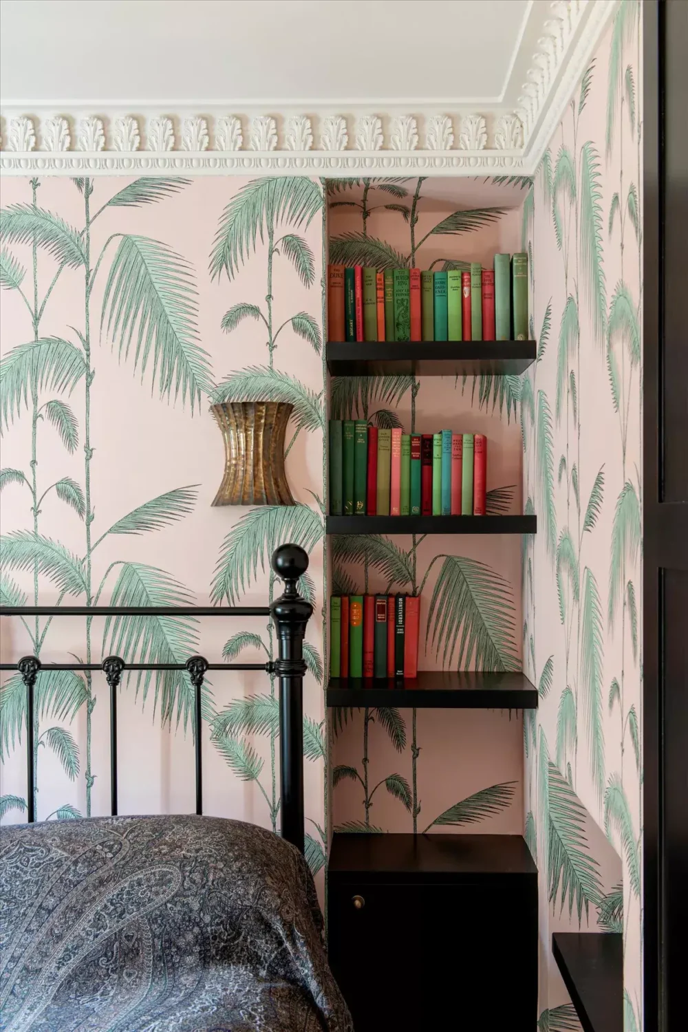 A Stylish Renovated House in Notting Hill 8 bedroom with fitted shelves and pink wallpaper