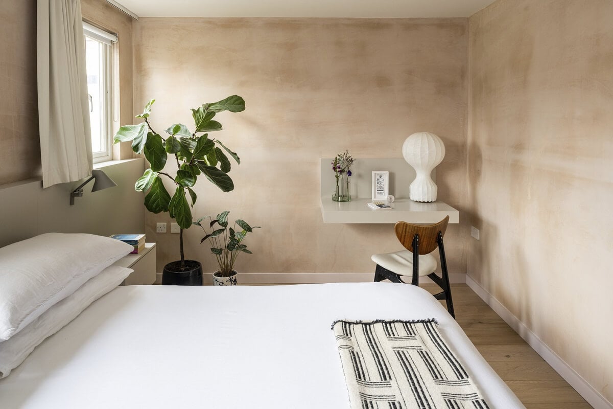 A Modern London Home with Plaster Walls 11 bedroom with floating vanity table