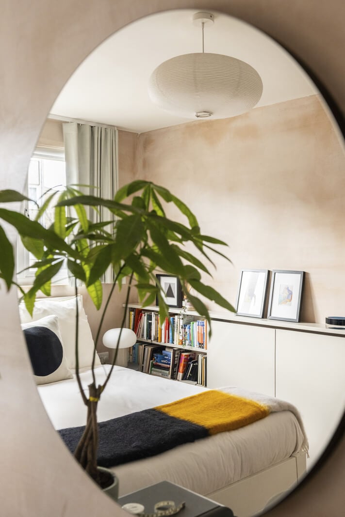 A Modern London Home with Plaster Walls 18 bedroom with oval mirror