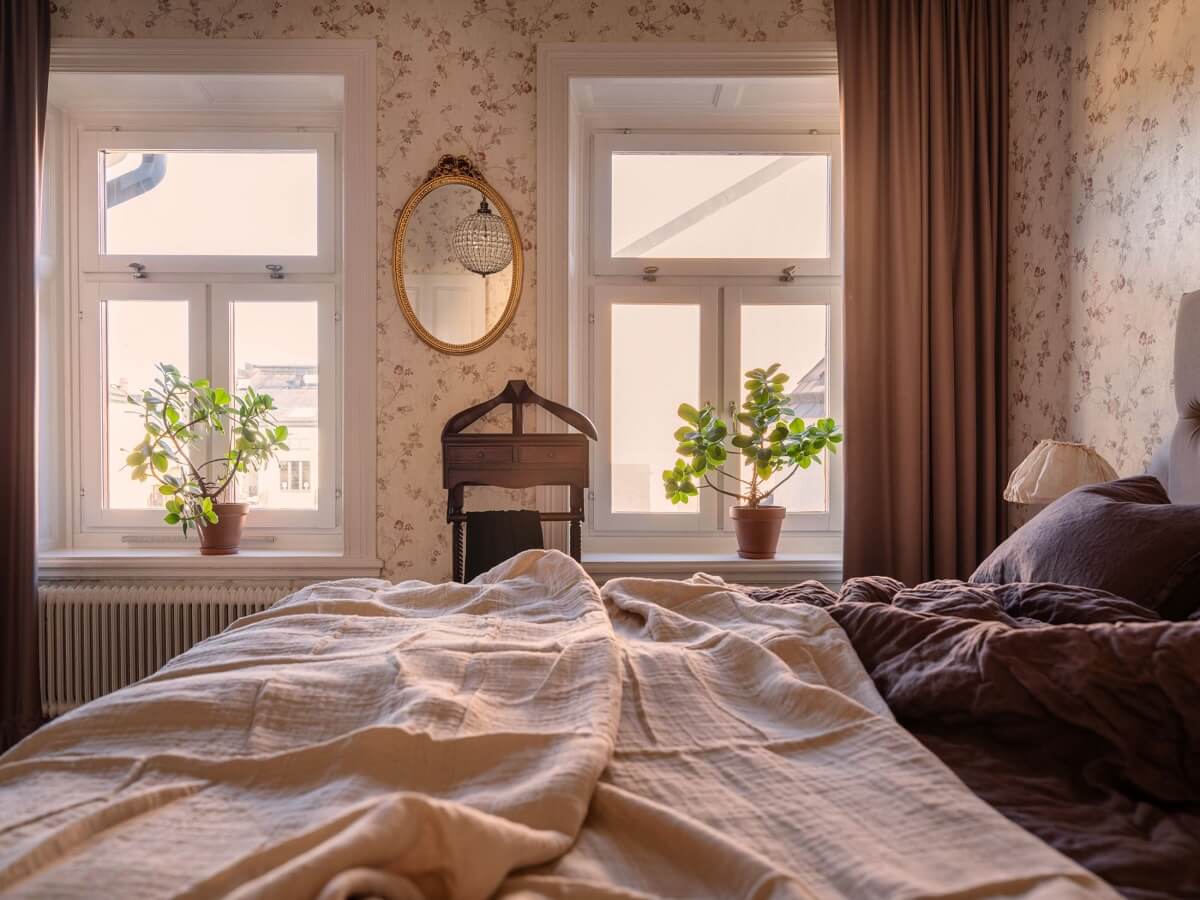 A Classic Swedish Apartment Decorated in Green and Pink Tones 21 bedroom with rose wallpaper