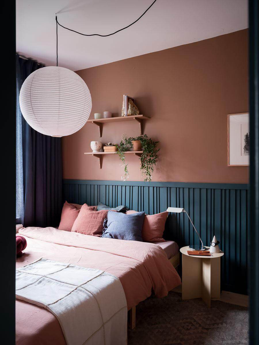 A Beautiful Color Palette in a Scandinavian Family Apartment 28 bedroom with terracotta walls and dark blue paneling nordroom