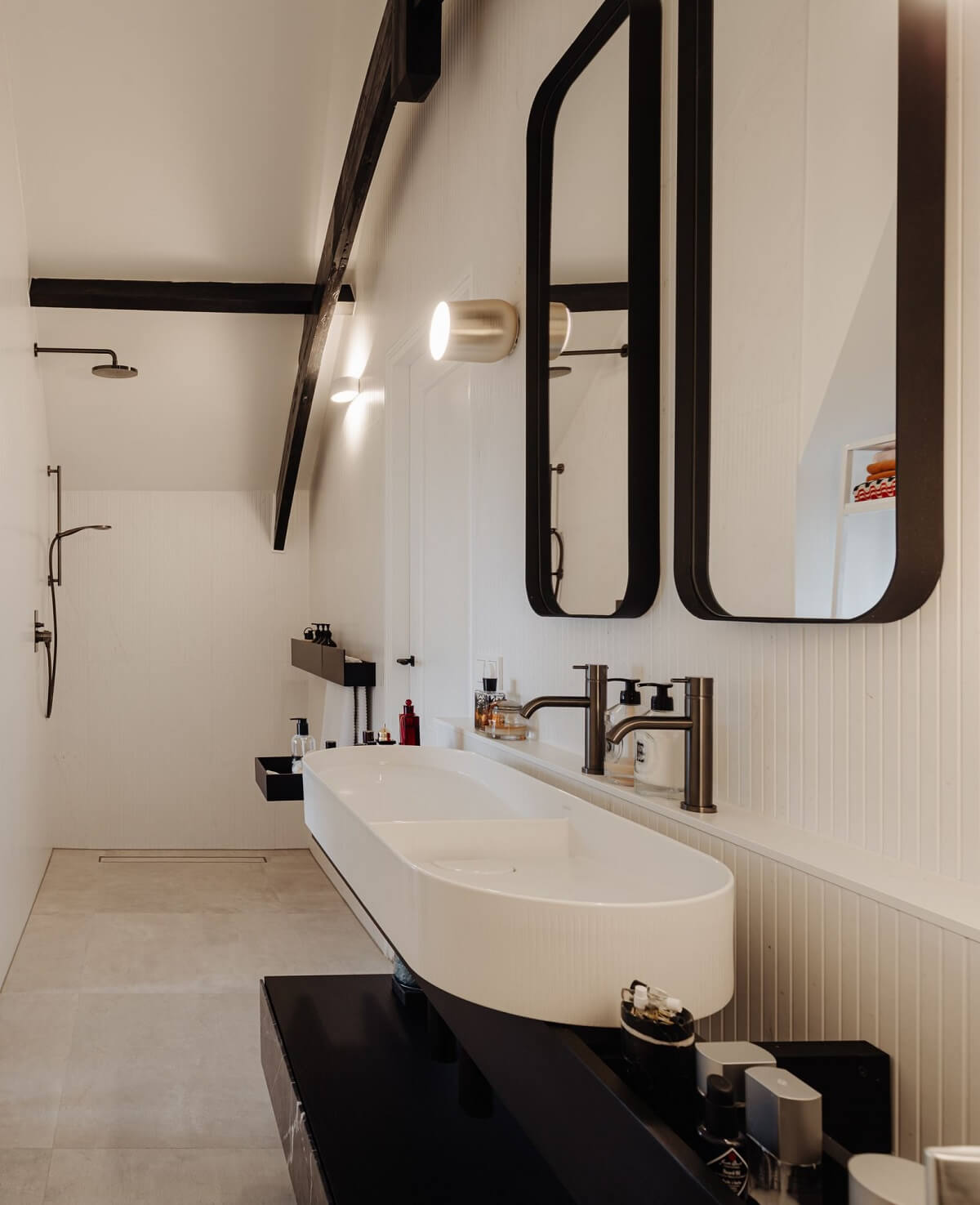 A Beautifully Renovated Dike House in The Netherlands 22 black and white bathroom