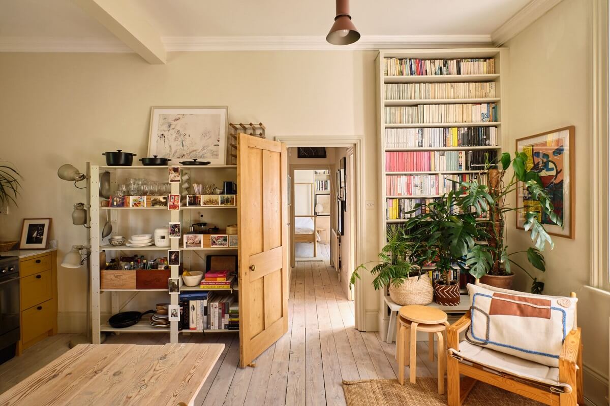 A Light London Apartment with a Yellow Kitchen 10 bookshelves in small living room