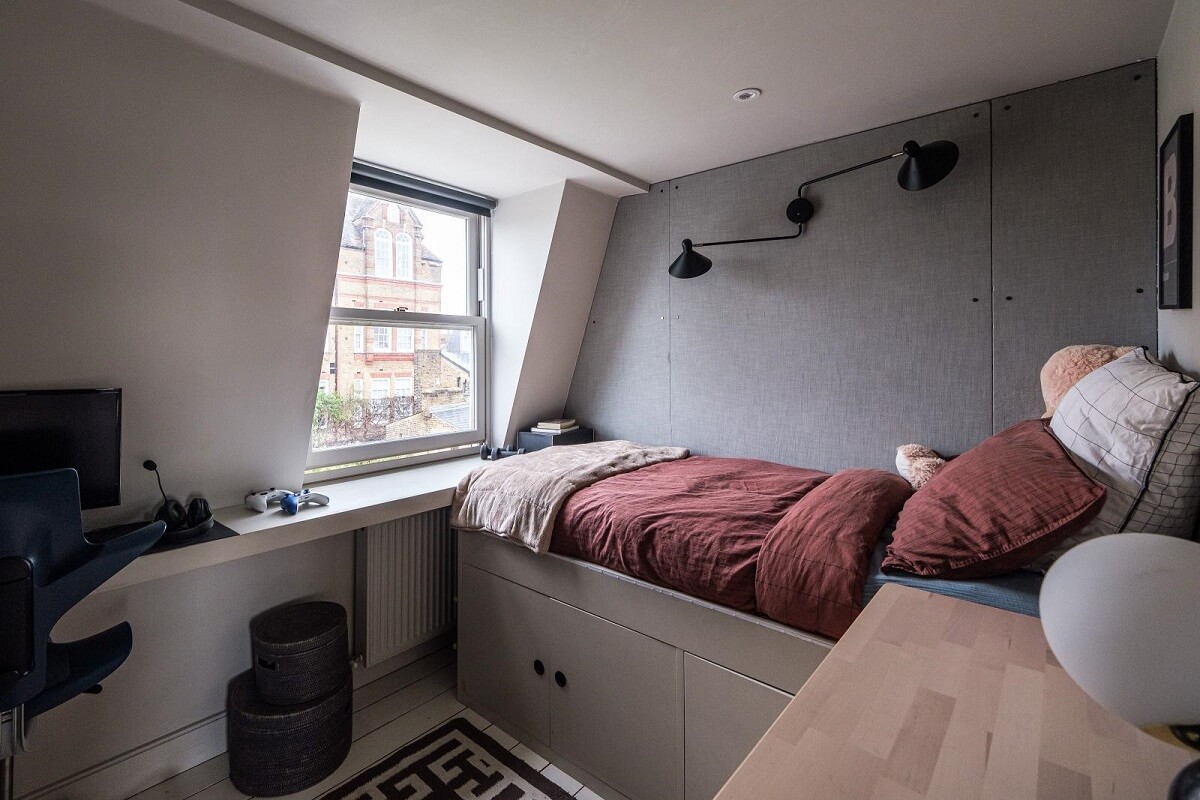A London House Decorated in Gray and Beige Tones 21 children bedroom with built in bed