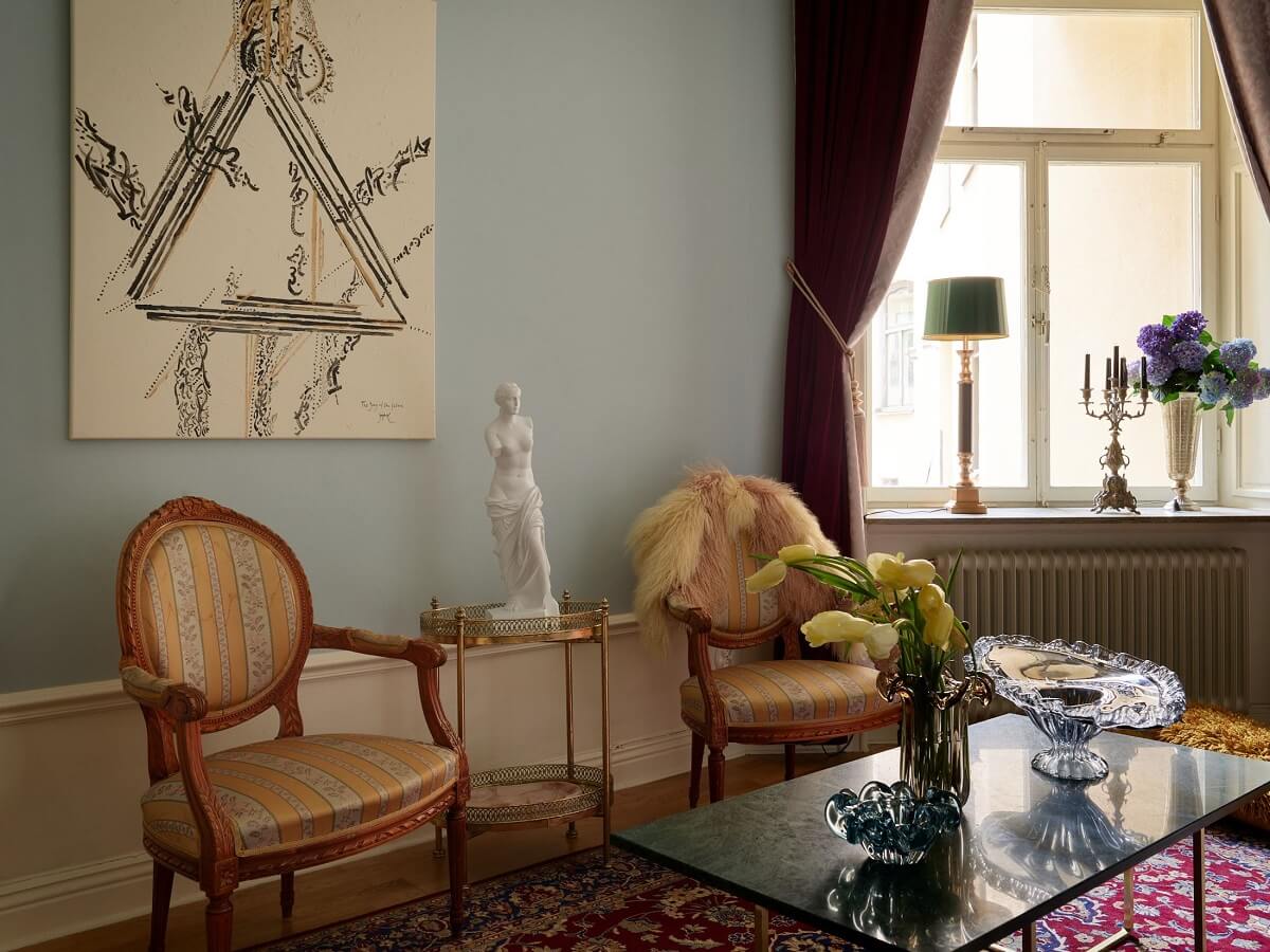 A Classic & Cozy Apartment Painted in Pastel Pink and Blue 5 classic-living-room-decor-blue-walls-nordroom