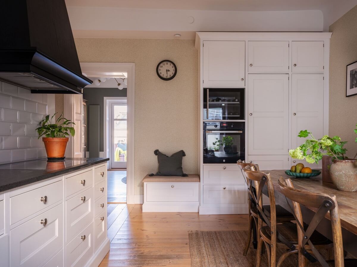 A Classic Swedish Apartment Decorated in Green and Pink Tones 18 classic white kitchen with wooden dining table