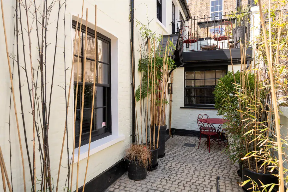 A Stylish Renovated House in Notting Hill 12 courtyard
