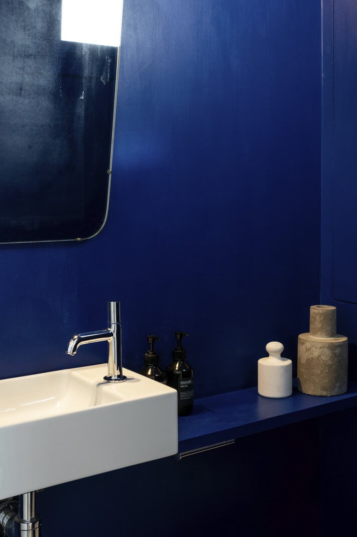 A Modern London Home with Plaster Walls 14 deep blue powder room