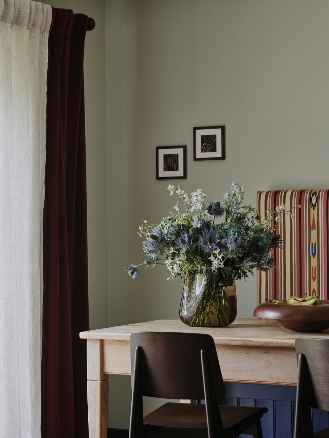 Persian and British Influences in a Cotswolds Family Home 7 dining-room-detail