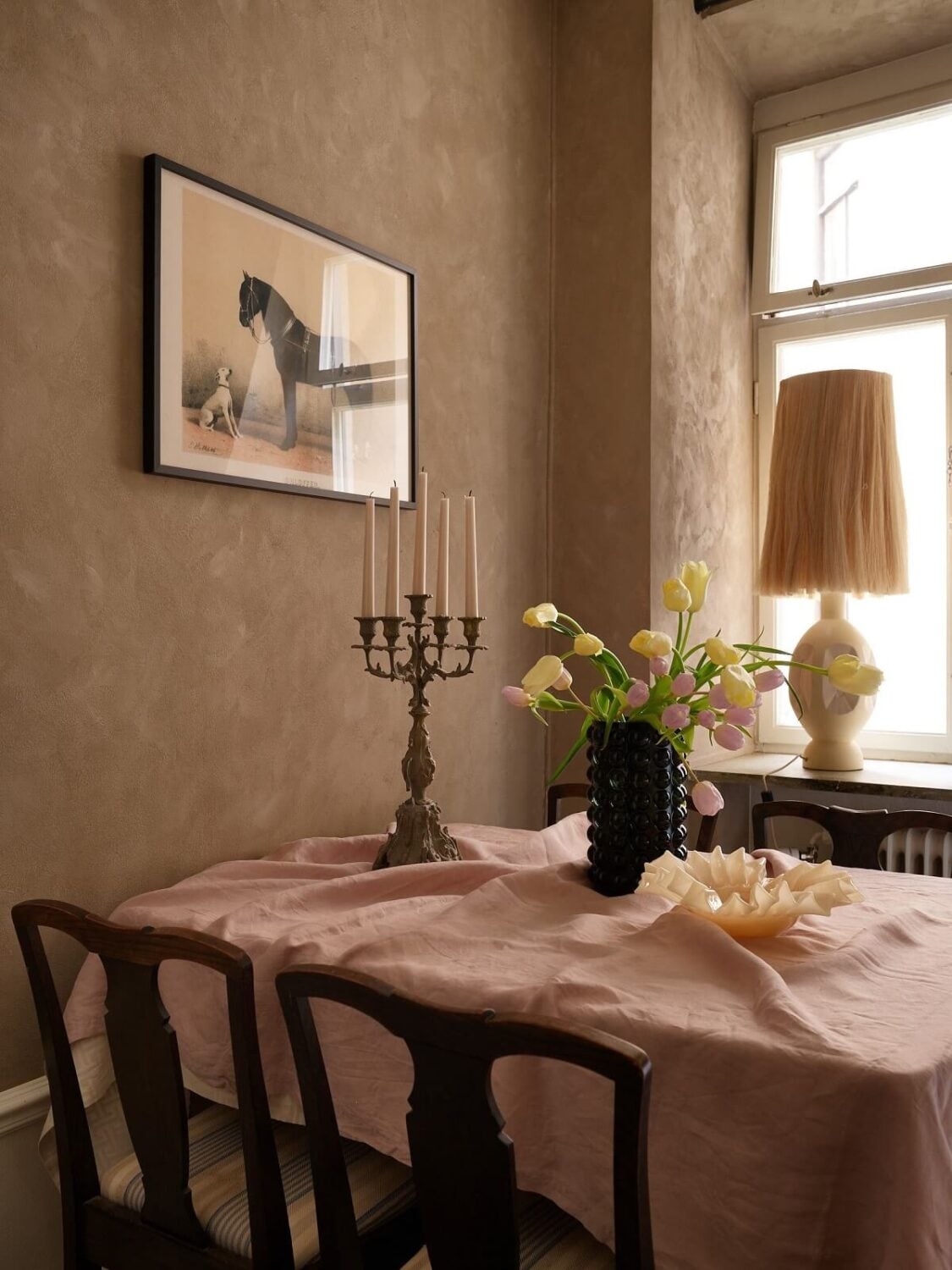 A Classic & Cozy Apartment Painted in Pastel Pink and Blue 16 earthy-colored-walls-kitchen