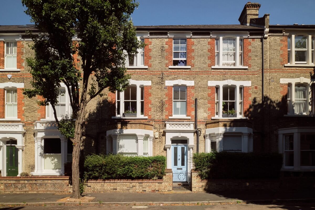 A Light London Apartment with a Yellow Kitchen 17 exterior london apartment