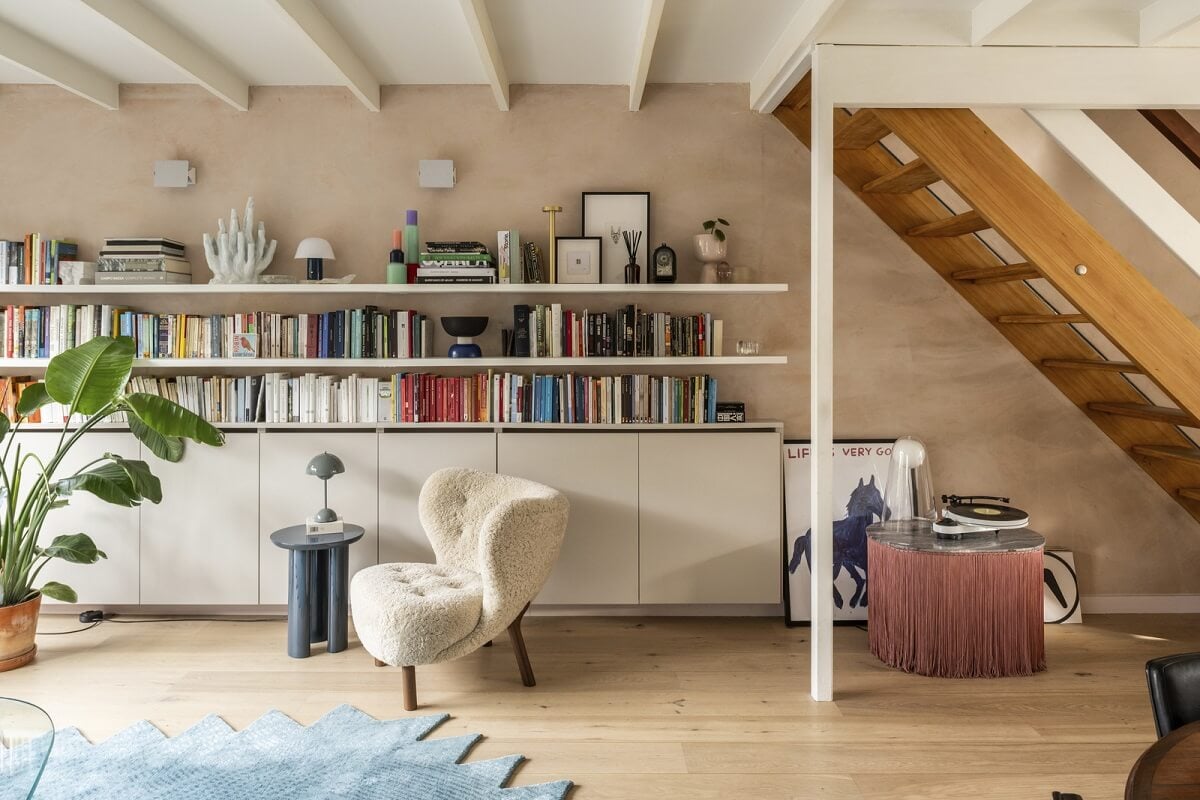 A Modern London Home with Plaster Walls 3 floating bookcases and plaster walls