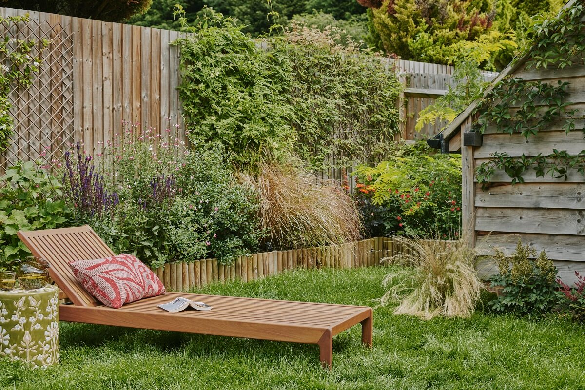 Persian and British Influences in a Cotswolds Family Home 21 garden-cotswolds-family-house-studio-november-nordroom