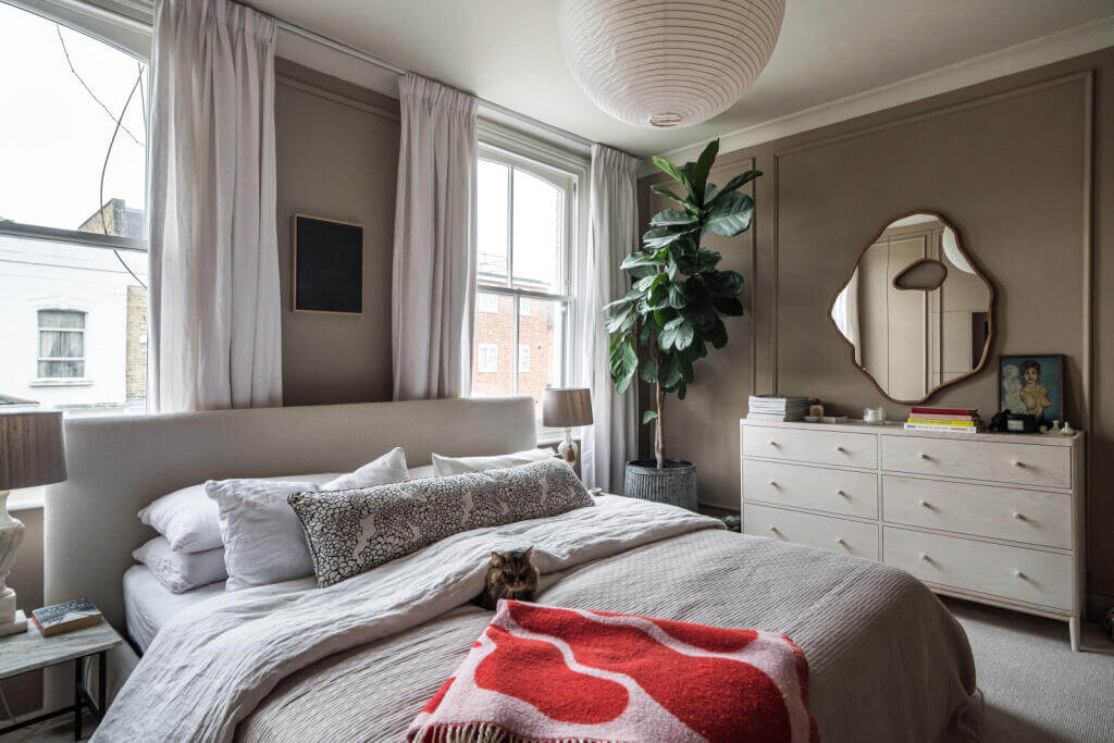 A London House Decorated in Gray and Beige Tones 14 gray bedroom