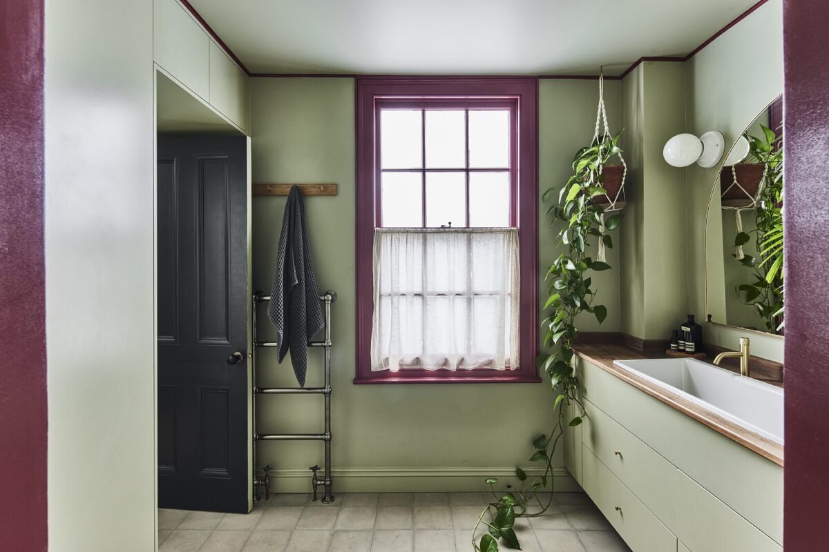 Inviting Colors in a Charming Georgian House in London 15 green and pink bathroom
