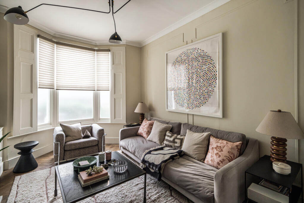A London House Decorated in Gray and Beige Tones 4 greige walls in living room