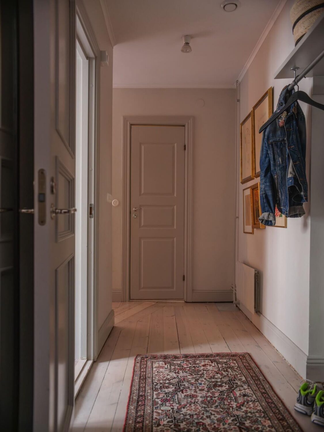 A Muted Color Palette in a Scandinavian Apartment 19 hallway
