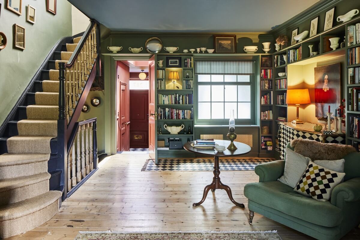 Inviting Colors in a Charming Georgian House in London 4 home library green walls
