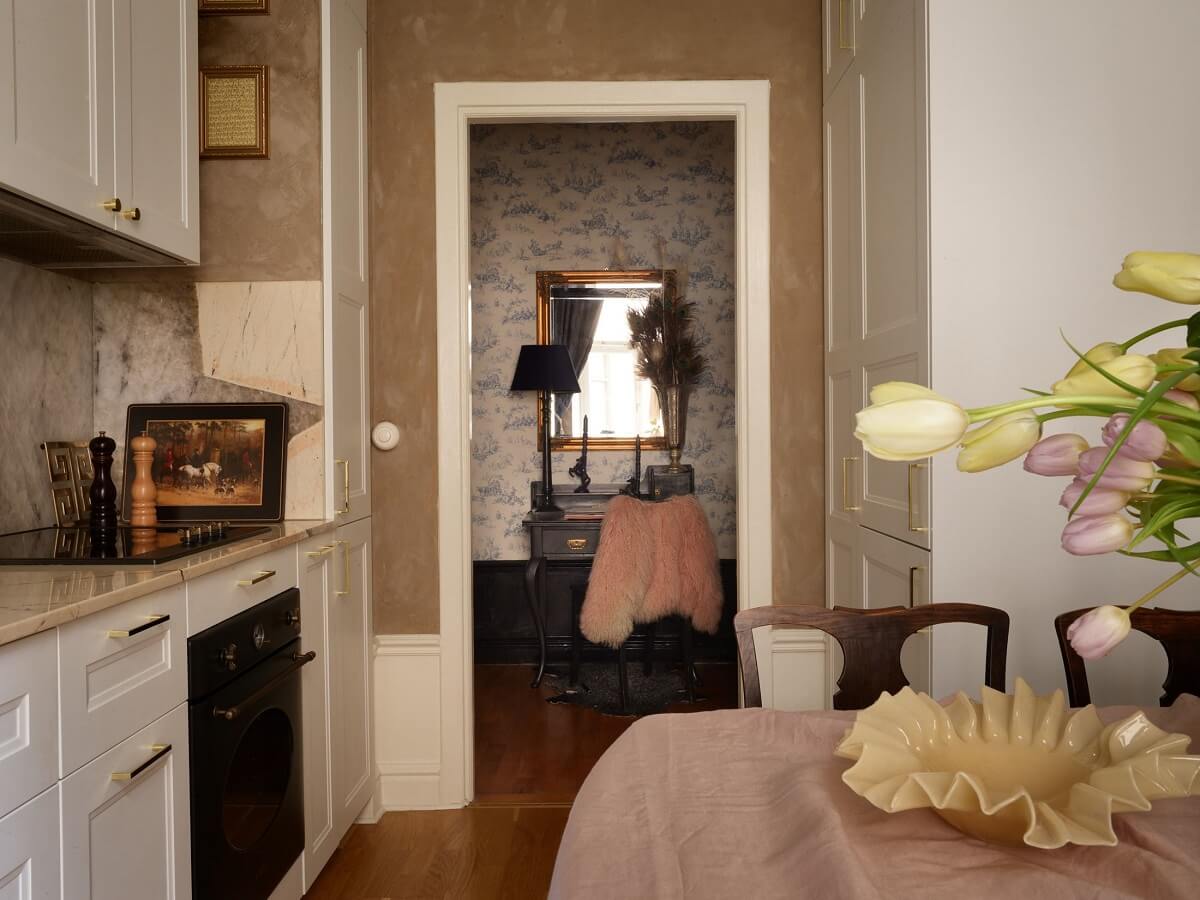 A Classic & Cozy Apartment Painted in Pastel Pink and Blue 18 kitchen-white-cabinets-marble-worktop-nordroom