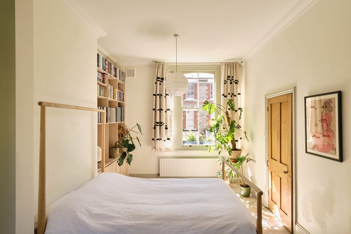 A Light London Apartment with a Yellow Kitchen 12 light bedroom with bookcases