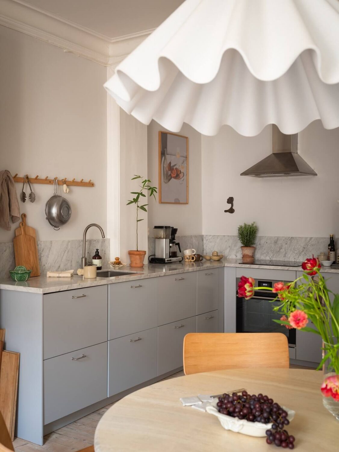 Light Rooms and Soft Color Tones in a Swedish Apartment 10 light colored kitchen cabinets