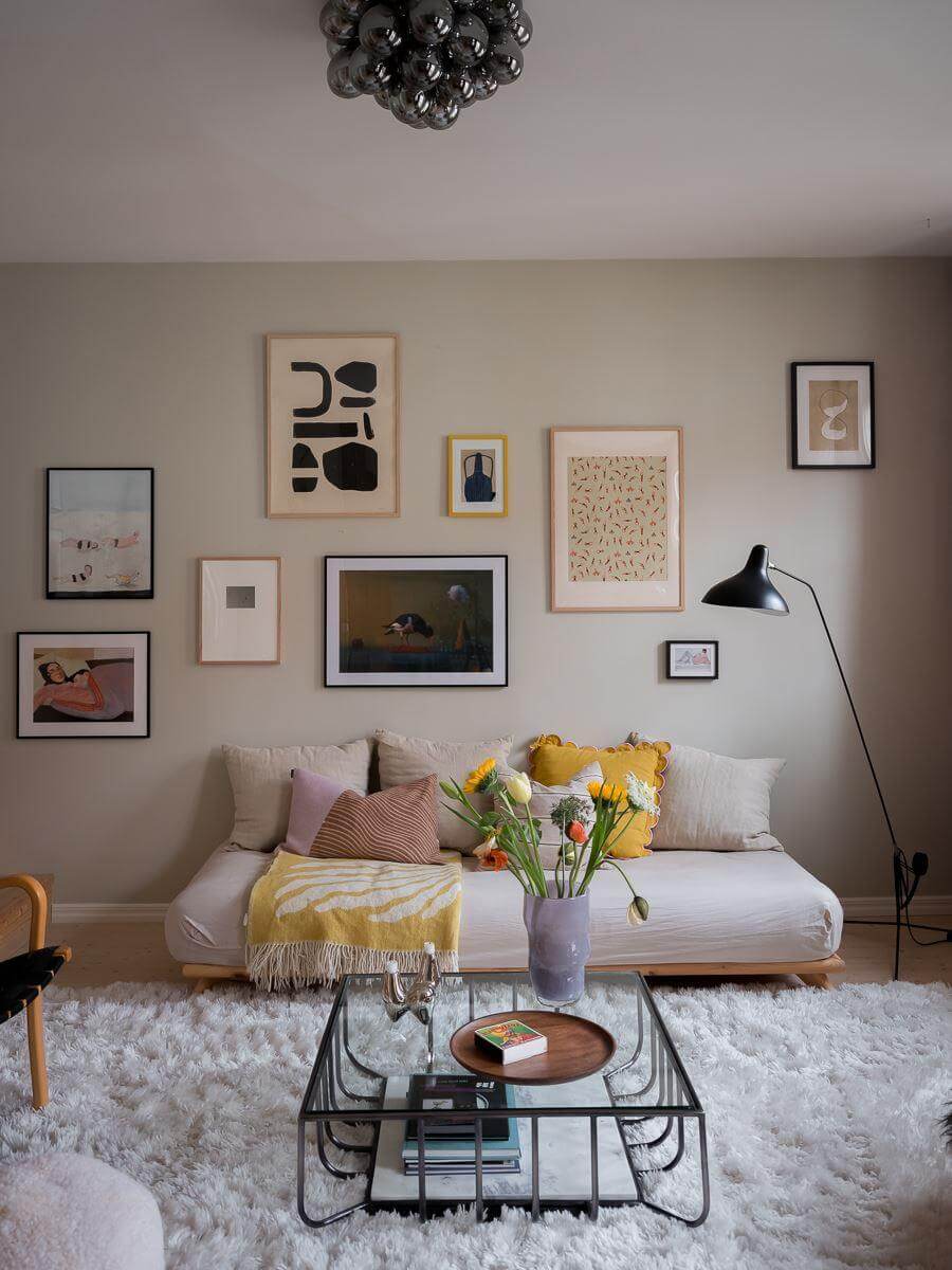 A Beautiful Color Palette in a Scandinavian Family Apartment 15 light scandinavian living room with gallery wall
