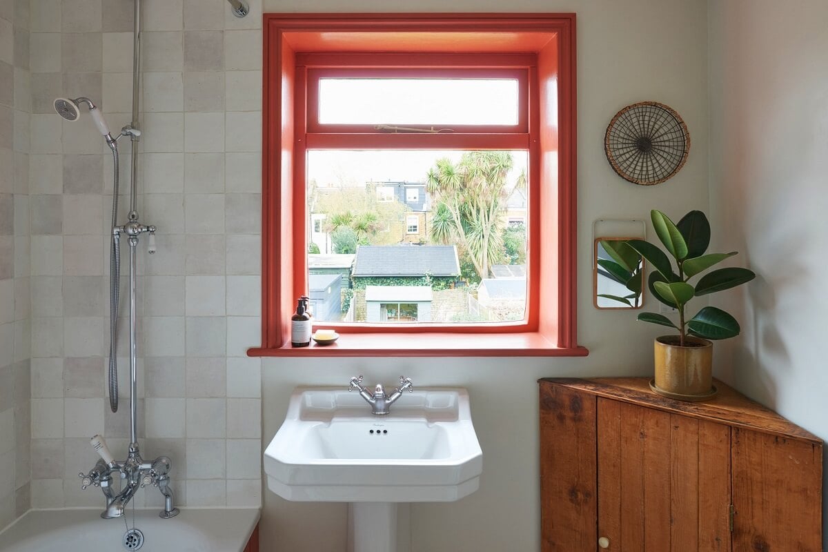 A Small Cottage-Style Apartment in London 12 little green tuscan red window trims