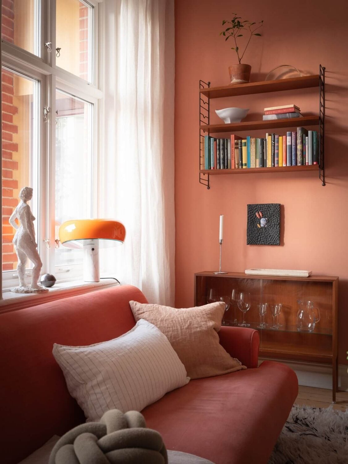A Scandinavian Apartment with a Warm Living Room and Rounded Walls 5 living room detail with shelves