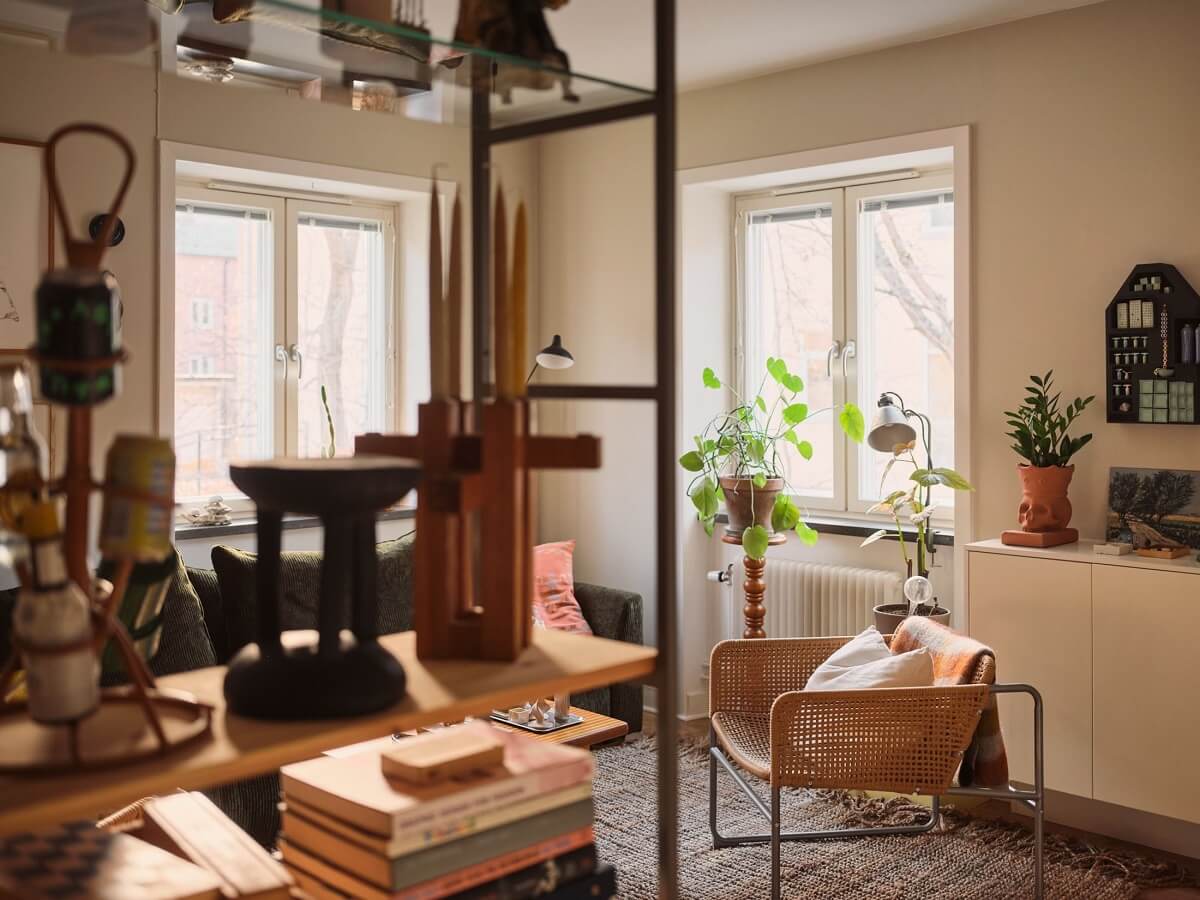 A Small Apartment with a Cozy Dining Nook 3 living room with bookcase