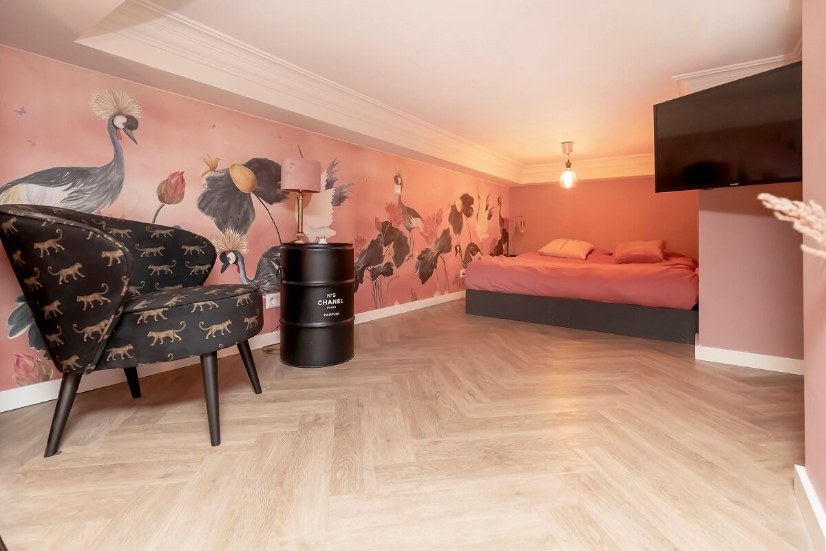 A Renovated Canal House with a Separate Pink Studio Apartment 25 loft bed in pink studio apartment