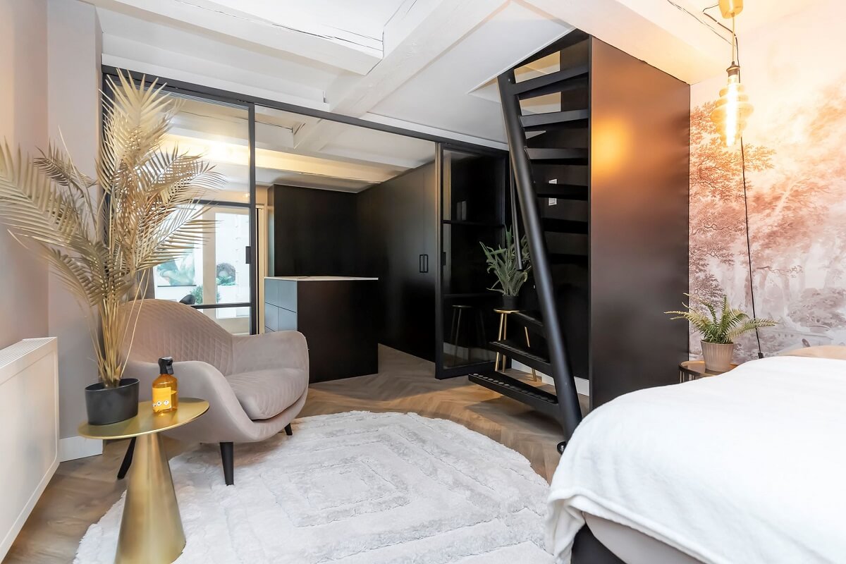 A Renovated Canal House with a Separate Pink Studio Apartment 14 master bedorom with walk in closet