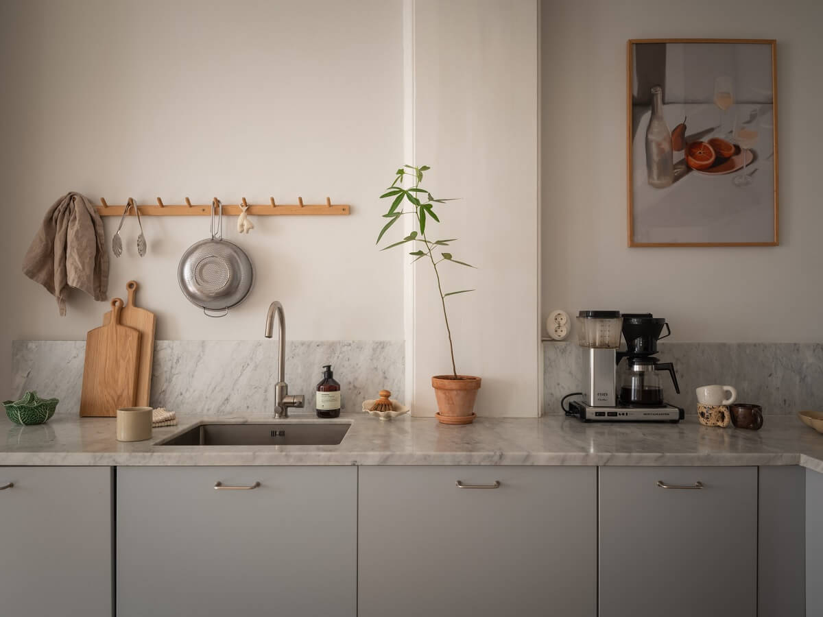Light Rooms and Soft Color Tones in a Swedish Apartment 12 minimalistic kitchen