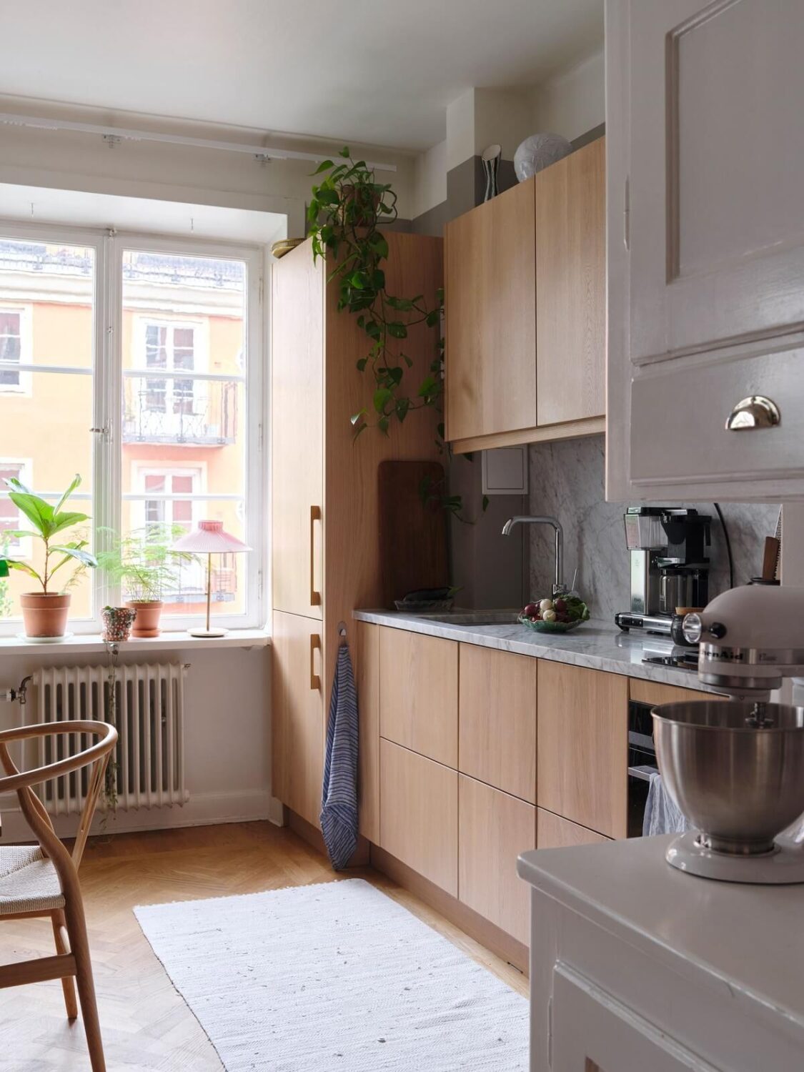 A Small Gray Apartment with Industrial Glass Walls 11 oak kitchen cabinets
