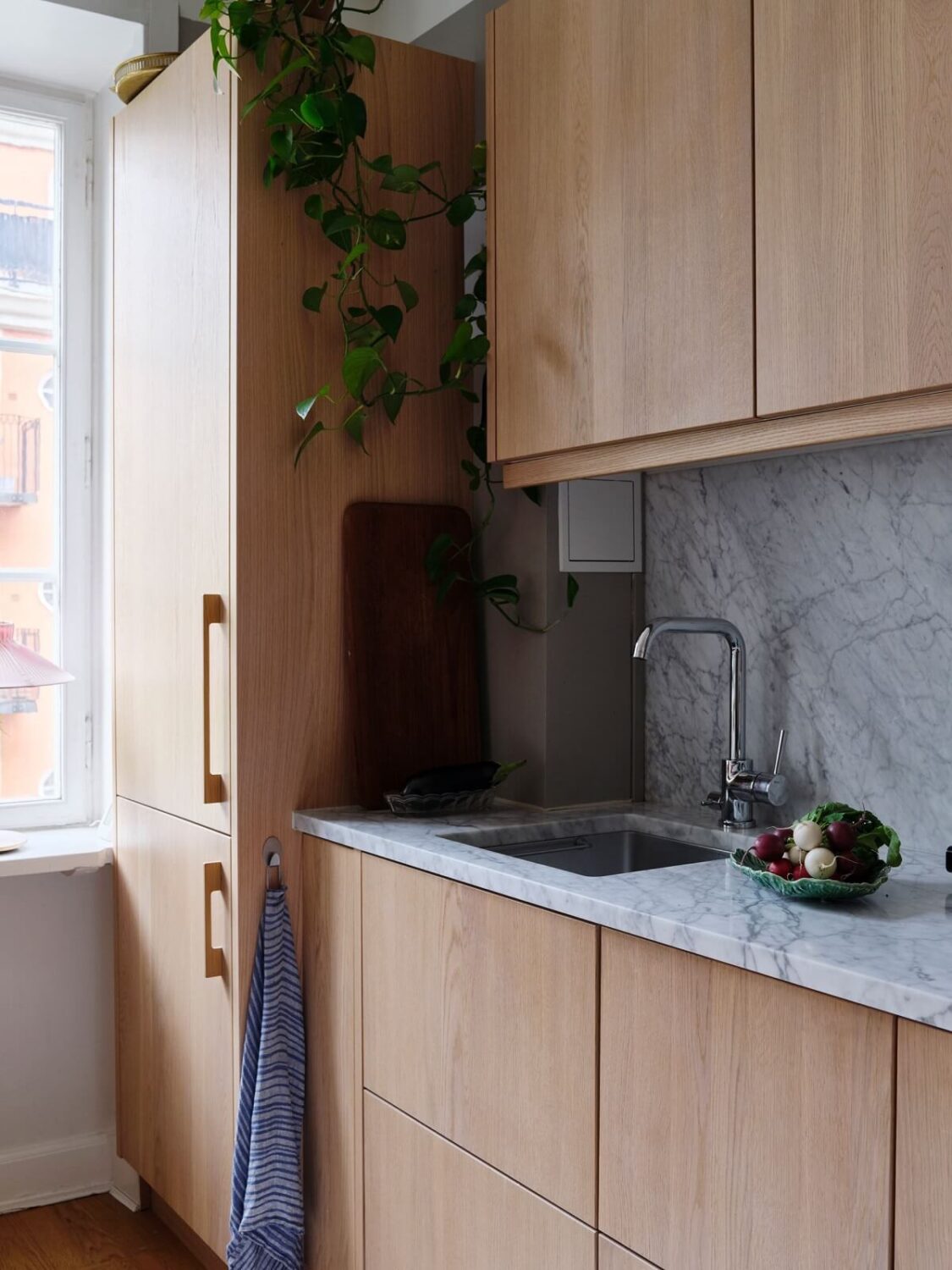 A Small Gray Apartment with Industrial Glass Walls 12 oak kitchen with marble worktop