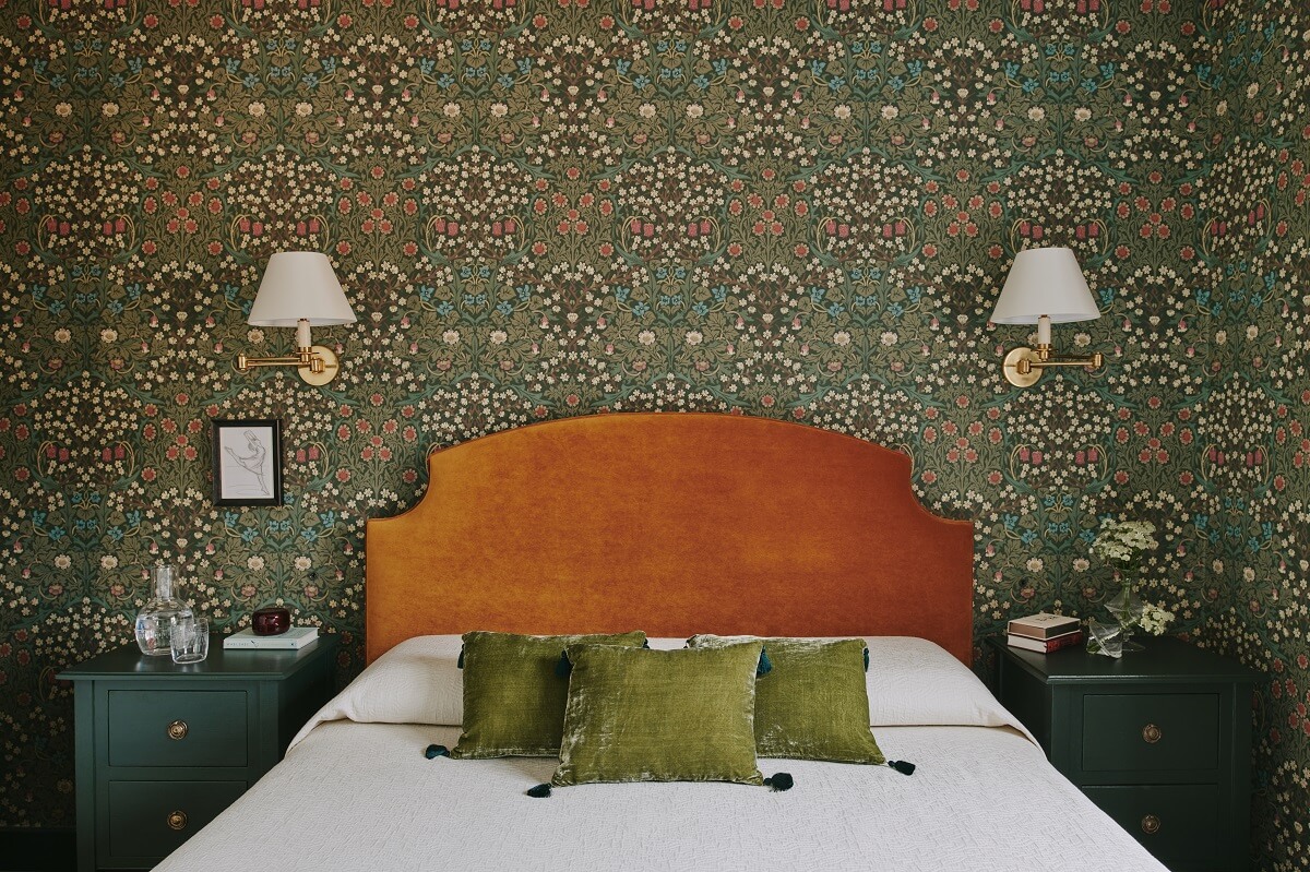 Persian and British Influences in a Cotswolds Family Home 13 ochre-velvet-headboard-william-morris-wallpaper-nordroom