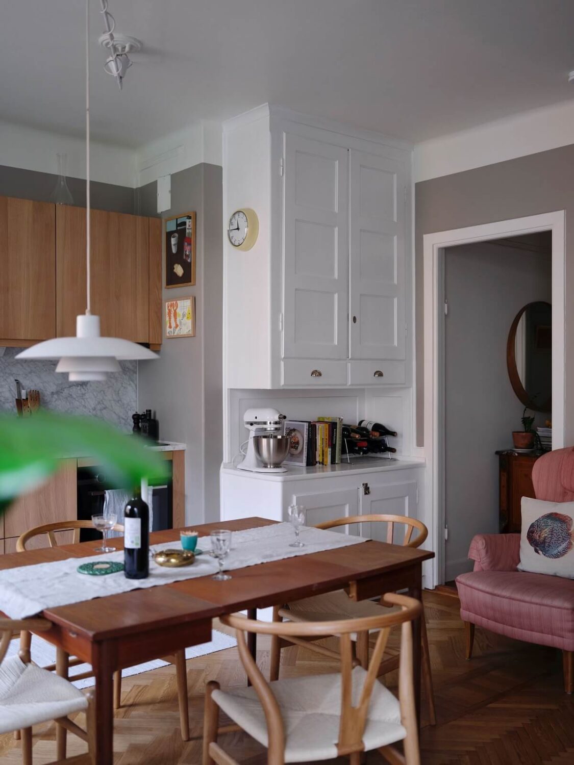 A Small Gray Apartment with Industrial Glass Walls 14 open plan living room and kitchen and pink sofa