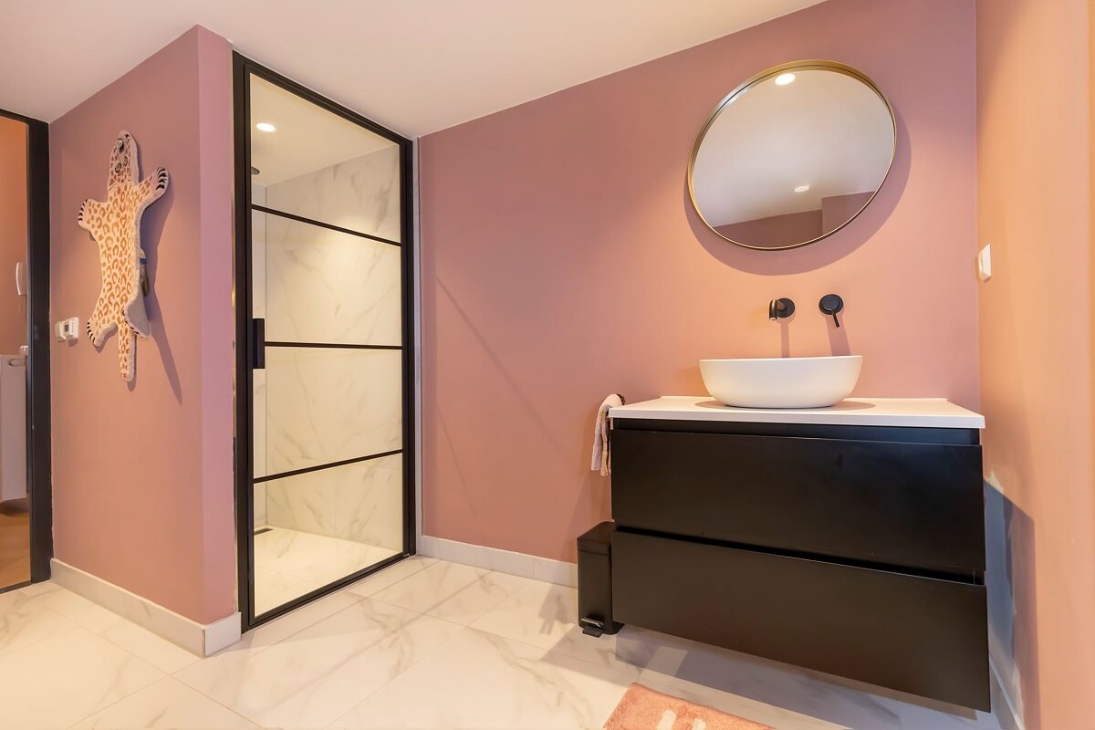 A Renovated Canal House with a Separate Pink Studio Apartment 26 pink and black bathroom with round mirror