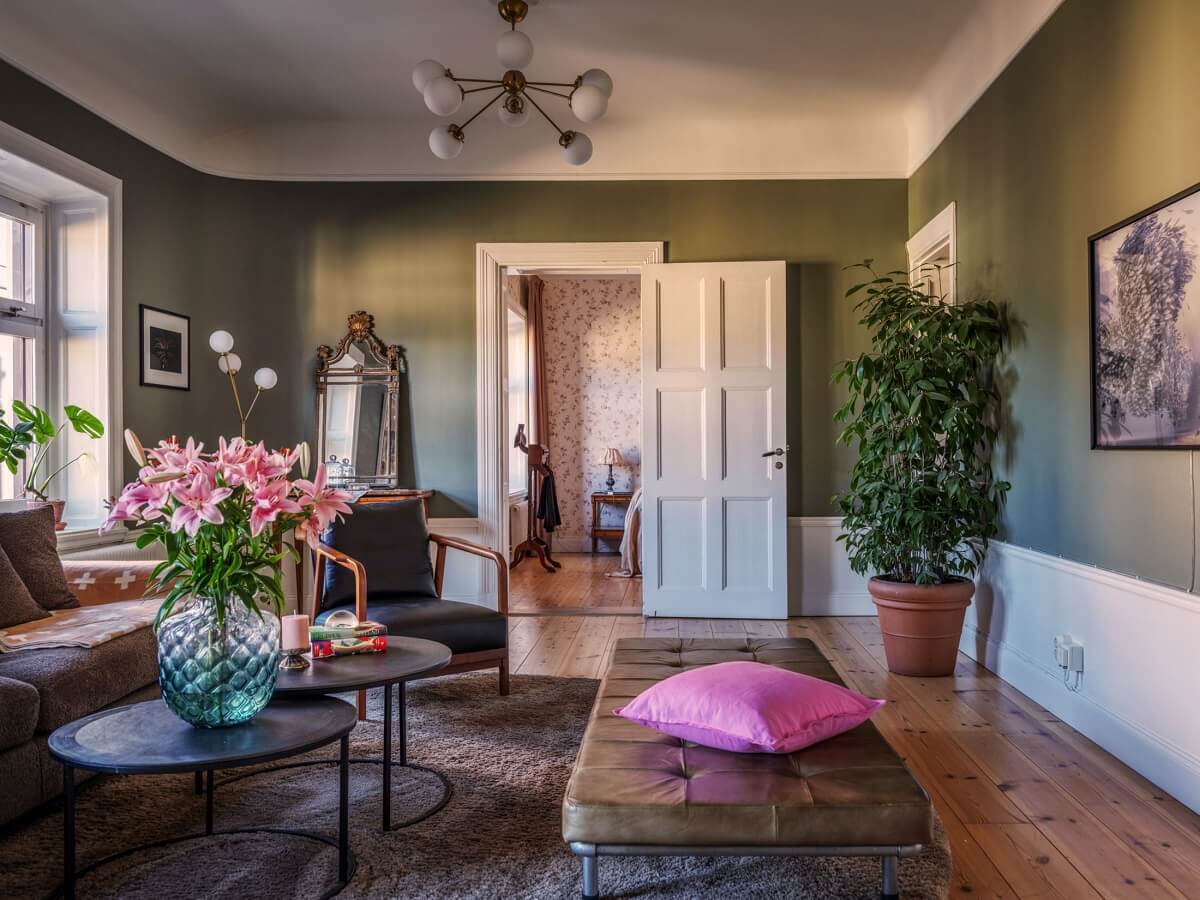 A Classic Swedish Apartment Decorated in Green and Pink Tones 7 pink color accents in green living room
