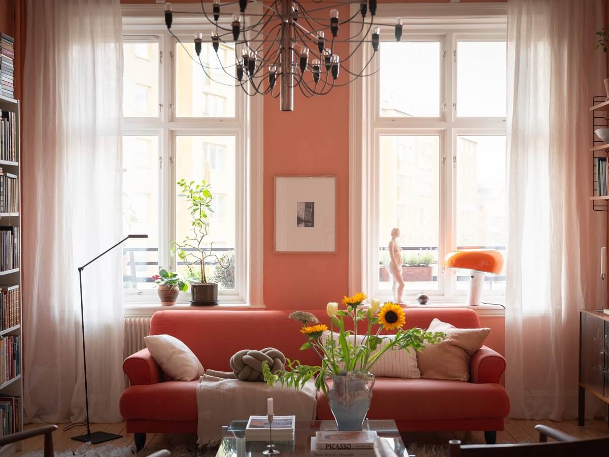 A Scandinavian Apartment with a Warm Living Room and Rounded Walls 4 pink sofa