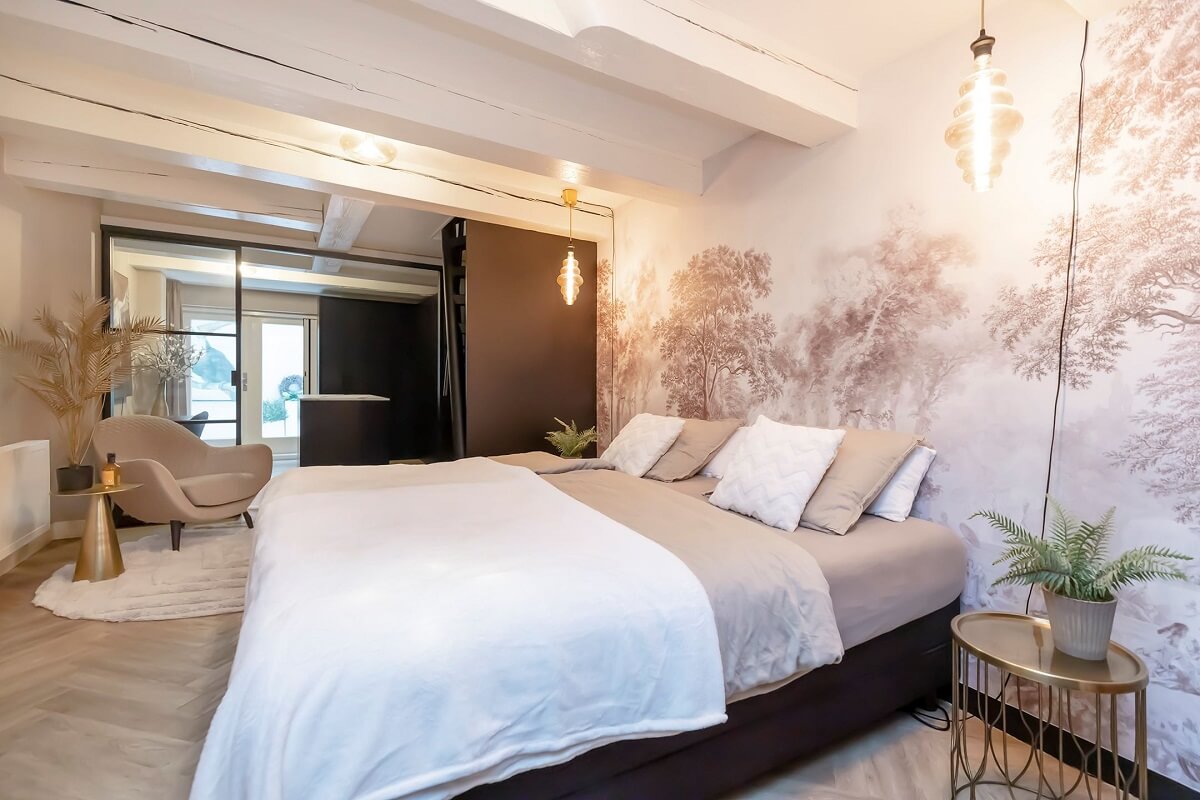 A Renovated Canal House with a Separate Pink Studio Apartment 13 pink wallpaper in hotel style bedroom