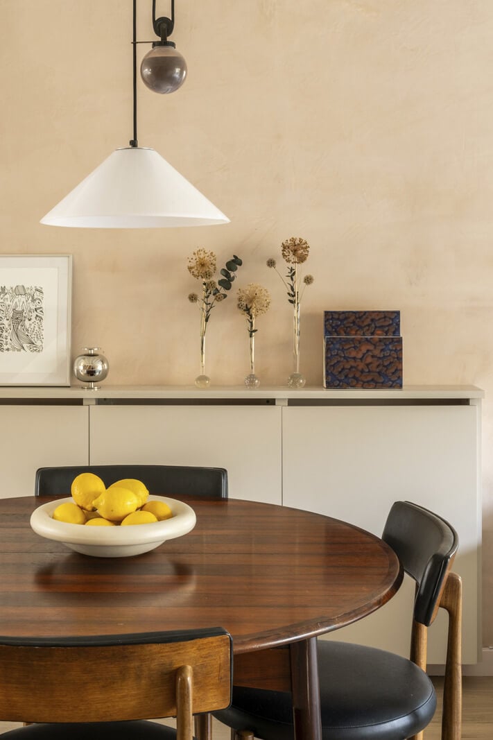 A Modern London Home with Plaster Walls 5 round wooden dining table