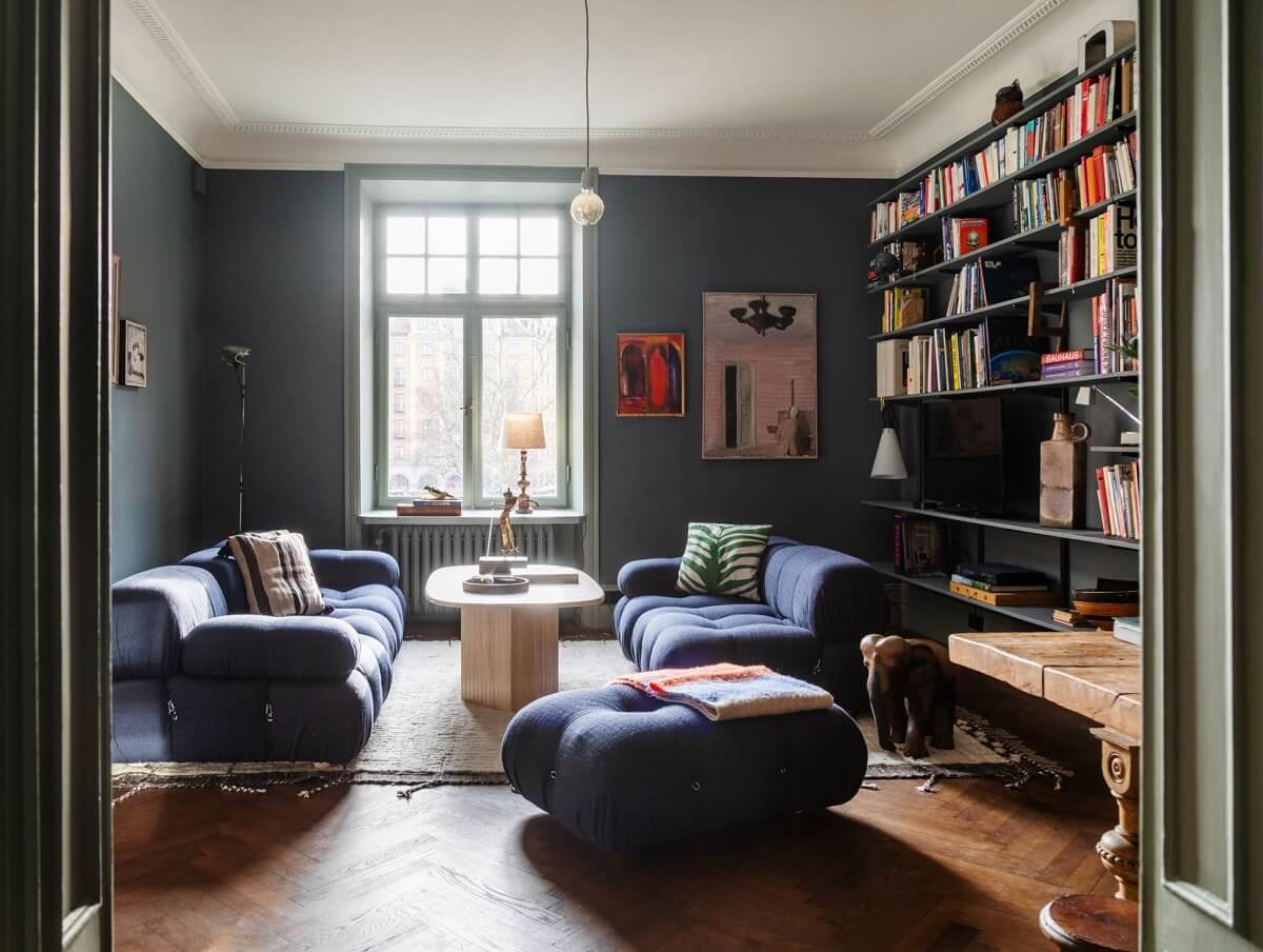 sitting room with bookshelves