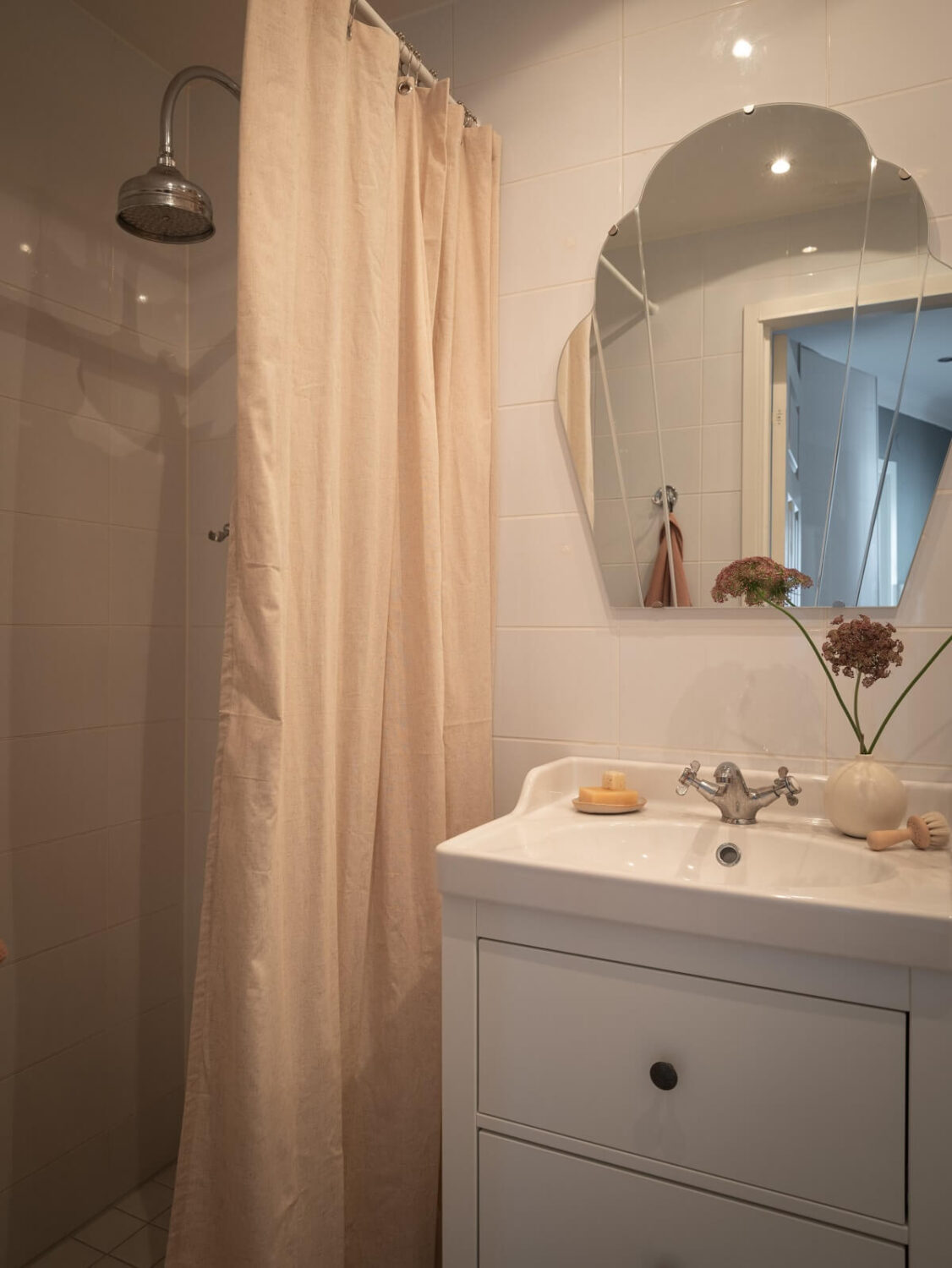 83 Small Bathroom Ideas & How To Make It Look Bigger 7 small bathroom with white tiles