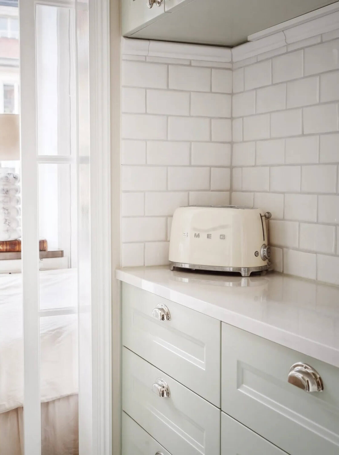 A Swedish Studio Apartment Decorated in a Classic Style 11 small classic kitchen A Swedish Studio Apartment Decorated in a Classic Style