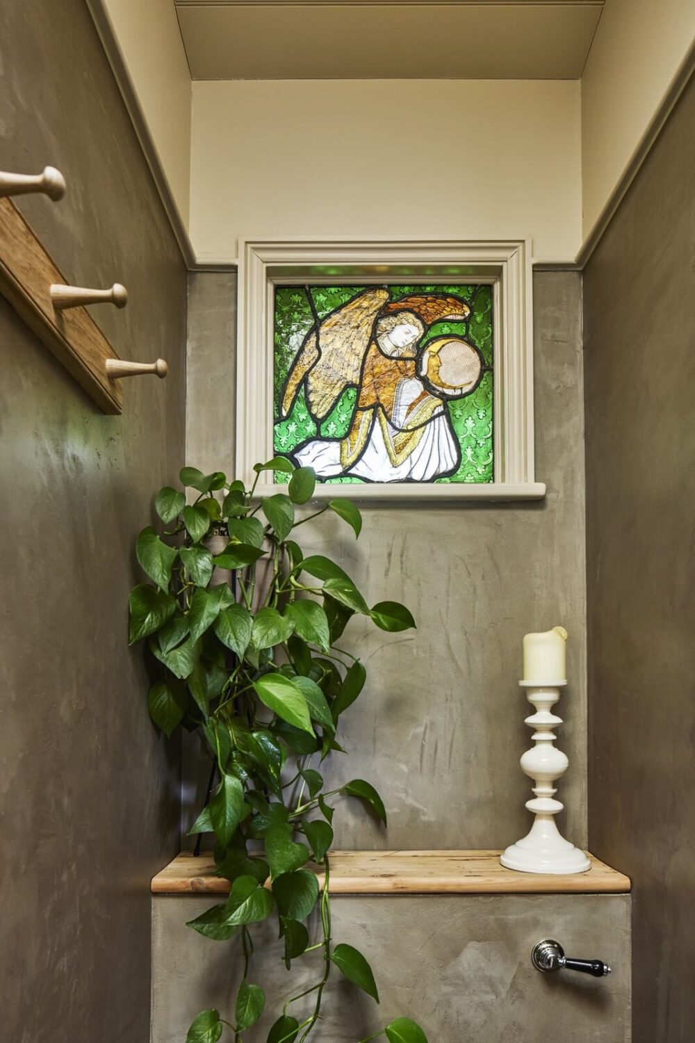 Inviting Colors in a Charming Georgian House in London 19 small gray bathroom